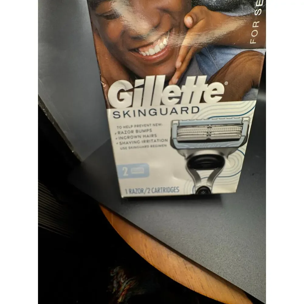 NWT Gillette Skinguard For Sensitive Skin 1 Razor & 2 Cartridges